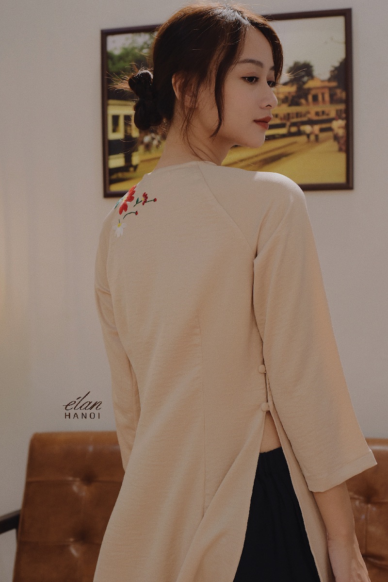 Elan Áo dài thêu tay màu be 2