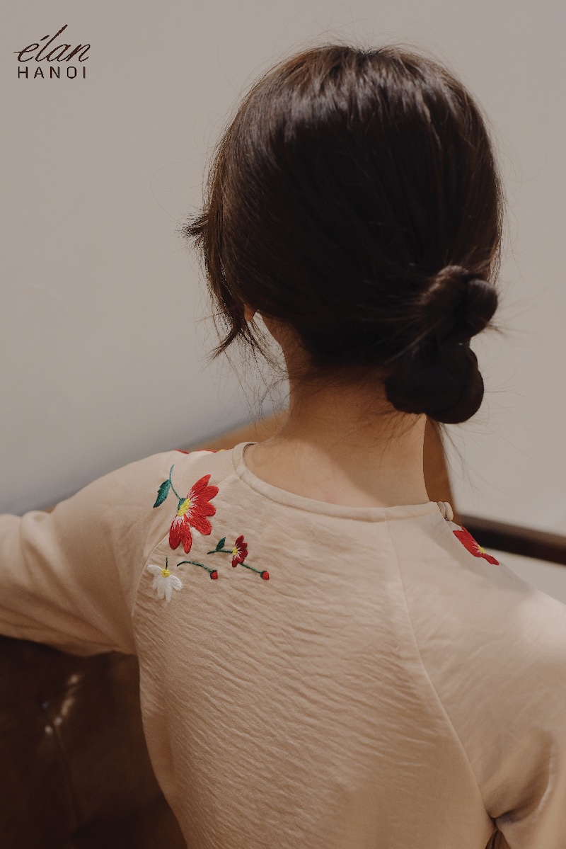 Elan Áo dài thêu tay màu be 3