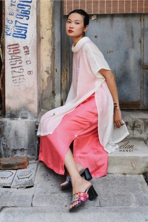 Áo cổ bẻ thêu tay - Kem