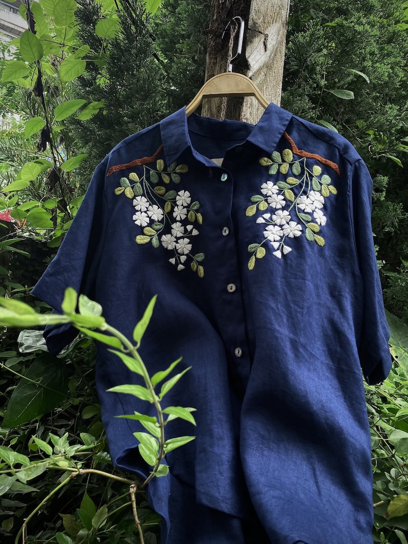 Áo sơ mi thêu tay cúc mi 1