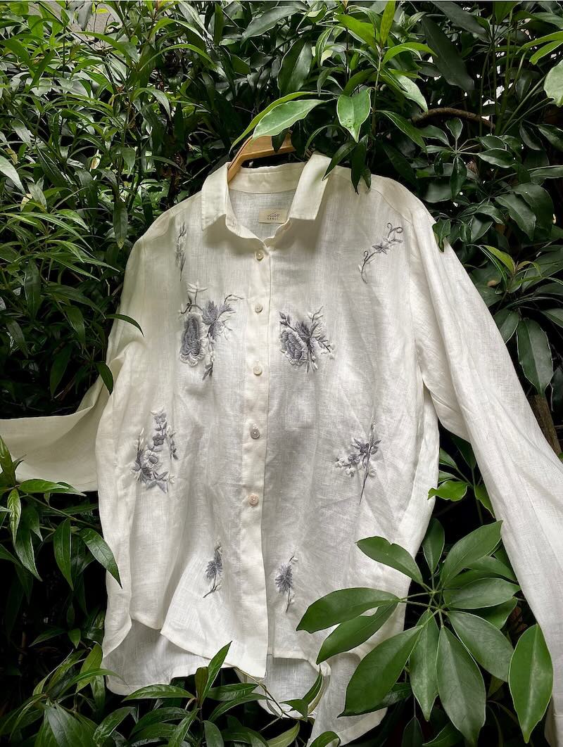 Áo sơ mi thêu tay hoa cỏ - Trắng