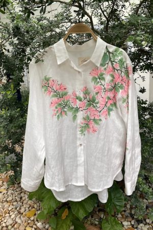 Áo sơ mi vẽ tay cành hoa giấy