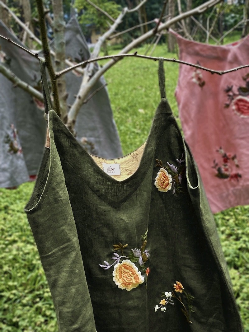 Elan Áo 2 dây thêu thêu tay cụm hoa rơi 3