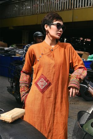 Áo dài ngũ thân nhuộm củ nâu phối thổ cẩm