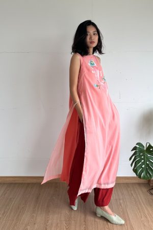 Áo dài sát nách thêu tay cá