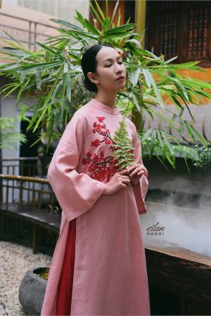 Áo dài thêu tay cành đào