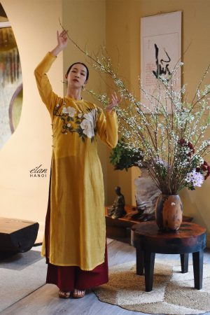 Set áo dài tơ vẽ tay hoa trà + áo dài sát nách đũi tơ