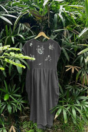 Váy babydoll thêu tay cụm hoa rơi