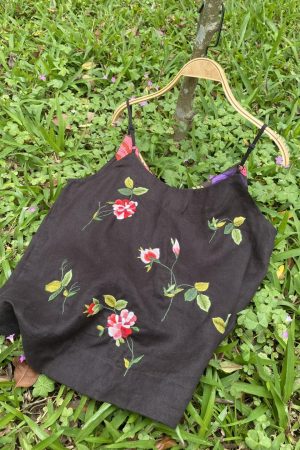 Áo 2 dây thêu tay hoa hồng rơi