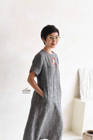 Váy suông thêu tay hoa ngực