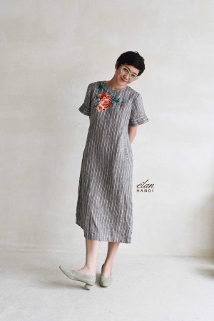 Váy suông thêu tay hoa ngực