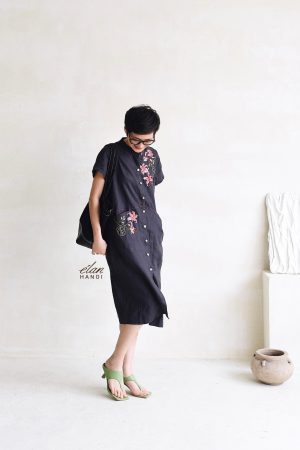 Váy nhún gấu thêu tay hoa ly