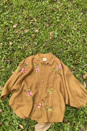 Áo sơ mi tay dơi thêu tay hoa hồng rơi