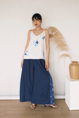 Quần ống xòe phối sáp ong