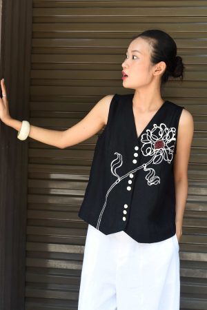 Áo gile vẽ tay và đính kết